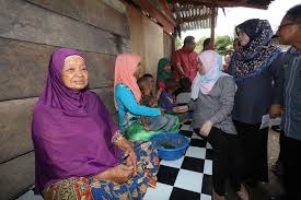 Mar 05, 2014 · program khidmat bantu di rumah (home help services) telah mula diperkenalkan di malaysia pada tahun 1994 di mana sukarelawan dari pertubuhan sukarela kebajikan memberi perkhidmatan kepada warga emas yang daif dan tinggal berseorangan atau dengan keluarga tetapi memerlukan sokongan/bantuan. Program Khidmat Bantu Di Rumah Home Help Services Terima Peruntukan Penjana Baling 11 Julai Yb Datuk Seri Rina Mohd Harun Menteri Pembangunan Wanita Keluarga Dan Masyarakat Telah Mengadakan Lawatan Ke Daerah