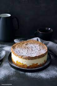 Mamas Schmandtorte Mit Pfirsichen Ein Altes Familienrezept Herztopf Rezept Kuchen Rezepte Einfach Kuchen Und Torten Kuchen Und Torten Rezepte