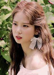 She is a contestant in the korean survival show by mnet girls planet 999. Beau Yujin Clc Where Are You