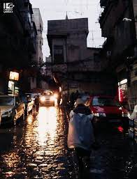 في هذه المدينة القديمة لم نعد نملك ما يسترنا أمام رزق السماء سوى كيس أبيض لكن هل يا ترى يكفي أمام كل هذا المطر الصالحية دمشق في photo damascus syria
