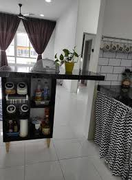 Populer karena selalu dibutuhkan, meja dapur dibuat dengan variasi desain sesuai kebuutuhan pemakainya. Diy Table Bar Dapur Dengan Modal Tak Sampai Rm150 Jimat Sangat Puas Hati Ilham Dekorasi