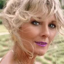 Has this group already reminisced about Carlos Pizza? I have very fond  memories of the restaurant (where we'd frequently eat in and also get  takeout). The best pizza and veal Parmesan as