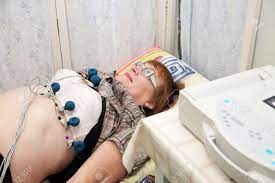 Check spelling or type a new query. Patientin Wahrend Der Ekg Verfahren In Klinik Lizenzfreie Fotos Bilder Und Stock Fotografie Image 11883045