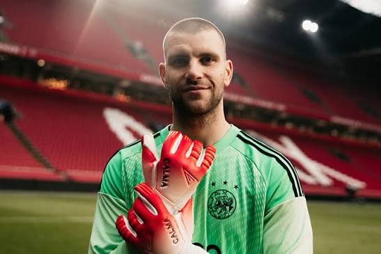 Maarten Paes: new Ajax goalkeeper and Indonesian football idol