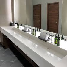 Whether large or small, our bathroom can look great and change its appearance just by remodeling this small area, which is usually the focal point or center of attention of the space. Lacava