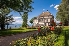 Freistehendes haus mit ca 100 qm wohnfläche und eigenem strand ganz für sie allein direkt am see. Schloss Arenenberg Direkt Am Ufer Des Untersees Im Schweizer Kanton Thurgau