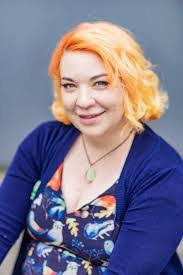 Holly Tennant's Instagram, Twitter & Facebook