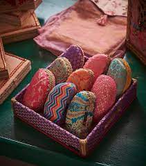 Often used as a wedding favour, colourful leheriya dupattas ranks to be an essential return gist for the ladies. 10 Unique Indian Wedding Favor Ideas To Give To Your Indian Wedding Guests Real Wedding Stories Wedding Blog