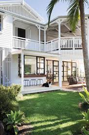 A Classic Queenslander Renovated In Stunning Hamptons Style In 2020 Hamptons House Exterior House Exterior Hamptons Style Homes