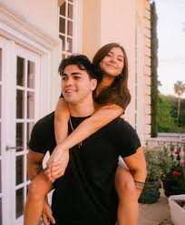 mia and thomas hype couples house fan