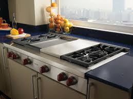 The majority of ranges feature a power burner that can output high temperatures needed for rapid boiling. Wolf 48 Pro Style Gas Rangetop Stainless Steel Natural Gas Srt484dg Modern Kuche Los Angeles Von Universal Appliance And Kitchen Center Houzz