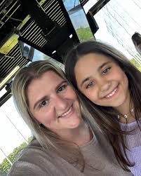 Amanda Lynn (@covermythoughtsingold) • Instagram photos and videos