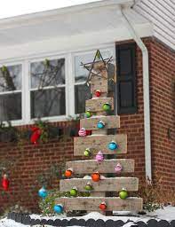 A Pallet Christmas Tree Diy Christmas Yard Decorations Christmas Yard Decorations Pallet Christmas Tree