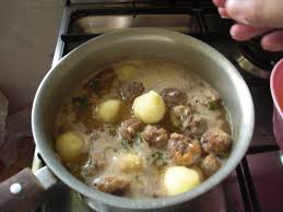 Masyarakat indonesia identik dengan masakan pedas, sehingga. Meatballs Nurzaitihamdan