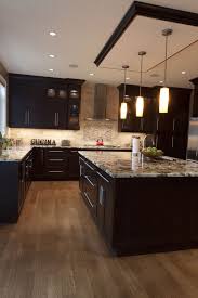 Se echa el huevo en un recipiente y se bate. Cocinas Americanas Clasicas 6 Decoracion Interiores