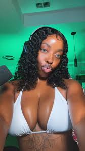 OnlyFans model niyahrenee - pornpic.com