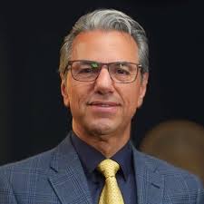 🧠 بدترین و بهترین غذاها برای مغز سلام دوستای عزیز! دکتر بابک جمالیان هستم.  امروز میخوام درباره تأثیر مستقیم غذاهایی که میخوریم روی سلامت مغزمون صحبت  کنم. میدونستید هر لقمه غذا میتونه