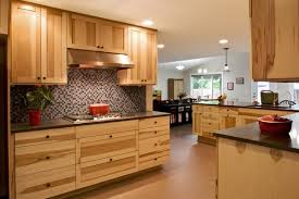What colour counter top should i use with brown stone floor and white cabinets and yellow walls in small kitchen? 33 Best Ideas Hickory Cabinets For Naturally Beautiful Kitchen