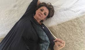 Drama ve açısıyla film enstitüsünü bitirdikten sonra bükreş. ActriÈ›a Carmen TÄƒnase A Avut O ViaÈ›Äƒ Care Bate Orice Film FrumuseÈ›e È™i Suflet