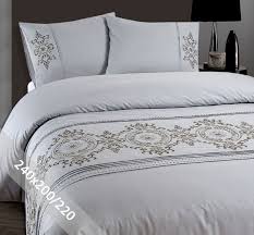 pin op cama mesa e banho