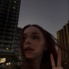 Ella Ambrose (ellaambrosee)