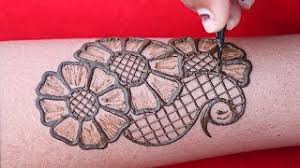 Contoh gambar henna simple atau biasa di kenal dengan istilah henna for fun. Cara Membuat Gambar Henna Di Tangan Yang Mudah Dan Sederhana Hot Liputan6 Com