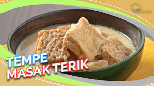 1/2 potong papan tempe yg dibelah tipis2 100 gr tepung terigu air secukupnya untuk adonan 1 siung bawang merah 1 siung. Resep Tempe Masak Terik Kreasi Tempe Dan Tahu Yang Enaknya Pakai Banget Youtube