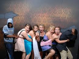15 Haunted House Photos Of Terrified People Funny Photos Of People Haunted House Funny Photos