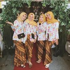45 kebaya untuk perpisahan sekolah sma smk smp terbaru koleksi model kebaya untuk perpisahan sekolah sma dan smp terbaru ini merupakan baju kebaya yang cantik dan elegan dengan desain modern serta model terbaru jika anda. Momen Perpisahan Sekolah Dan Baju Kebaya Kaskus