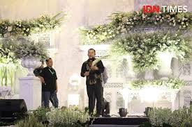 Konsep ini biasanya digunakan untuk kamu yang tidak banyak mengundang tamu. Jenis Bunga Hingga Warna 6 Fakta Dekorasi Pernikahan Yang Hits 2018