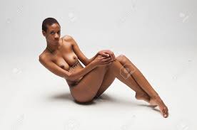 Schlanke Junge Schwarze Frau Posiert Nackt Auf Weiß Lizenzfreie Fotos,  Bilder Und Stock Fotografie. Image 10002234.