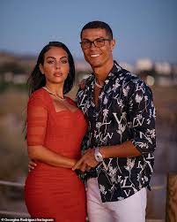 Georgina rodríguez, en una zona comercial de funchal. Cristiano Ronaldo Fuels Speculation That He Has Proposed To Girlfriend Georgina Rodriguez Daily Mail Online