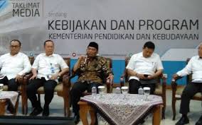 80 persen dari itu rp 1,9 sampai 2 juta, ujar kepala biro . Horeeee Gaji Guru Honorer Bakal Setara Pns Golongan Iiia Rp 2 5 Juta Bulan