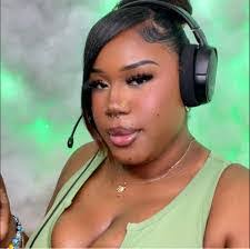 Tara Bearden's Instagram, Twitter & Facebook