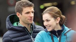 Thomas müller staunt verdutzt über seine linken füße. Lisa Muller Aktuelle Themen Nachrichten Bilder Stuttgarter Zeitung