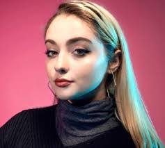 Danielle Martz's Instagram, Twitter & Facebook