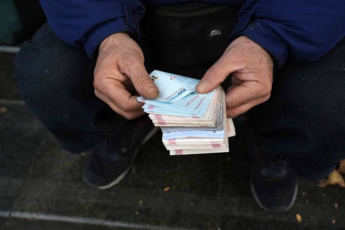Iran's Rial In Freefall As US Dollar Hits 2 Million - i24NEWS