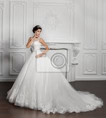 Brautkleider online shop, schneller versand. Schone Mode Braut In Luxus Hochzeitskleid Leinwandbilder Bilder Schleier Schmuck Braut Myloview De
