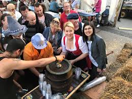 Nach der feierlichen anbringung des neuen schildes schlenderte die ministerin gemeinsam mit unserem bürgermeister burkhard jung durch die innenstadt in richtung neues rathaus. Bis Heute Abend 20 Uhr Ist Noch Franziska Giffey Facebook