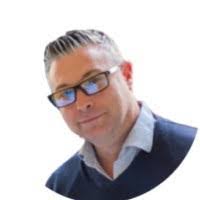 Edward Travers's Instagram, Twitter & Facebook