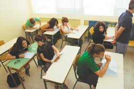 Τα θέματα της ανάπτυξης εφαρμογών και ο πρώτος σχολιασμός τους. Esy Antegrapses Stis Panellhnies Schooligans