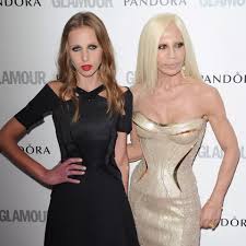 Who is donatella versace smiling with on instagram? Allegra Versace Aktuelle News Infos Bilder Bunte De