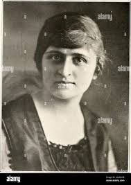 Vera Cates's Instagram, Twitter & Facebook