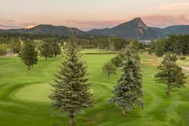 Visit downtown wasagaming for shopping, restaurants, watercraft and bike rentals, miniature golf, tennis. Lake Estes 9 Hole Golf Course