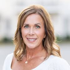 Holly Keel's Instagram, Twitter & Facebook