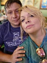 LAWD HAVE MERCY. IF I GIVE YOU MY BUSINESS CARD, IT IS NOT ME HITTING ON  YOU, YOU OLD FART. 🤣 Calling me at 1052, like "Hey what you doing right  now?"