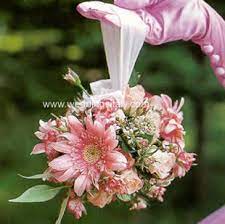 The package includes, veil, underbaske, tiara, bouquet. Cascade Bouquet Zoom Zoom