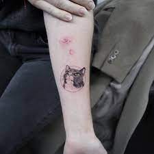 A small tattoo that has two kissing kittens. Pin On Amazing Cat Tattoo Design Ideas
