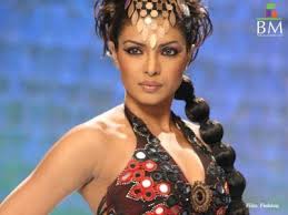 Priyanka Chopra Fashion Movie Wallpapers Photo 815 Bollywood Hairstyles Actress Priyanka Chopra Priyanka Chopra