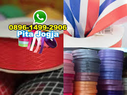 Salah satu cara unik untuk membungkus kado adalah dengan menggunakan benang berwarna warni. Contoh Hiasan Pada Puisi Menggunakan Kertas Kado Contoh Hiasan Pada Puisi Menggunakan Kertas Kado 9 Setiap Bait Pada Puisi Terdiri Atas Beberapa 2